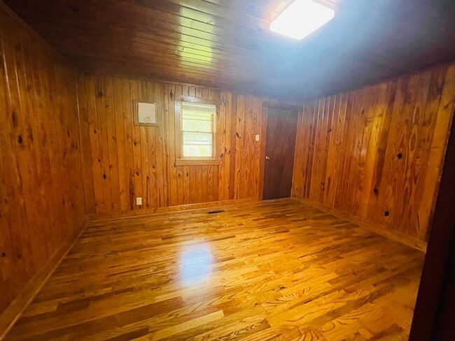 Building Photo - 3 BD/1/BA County Ranch Home