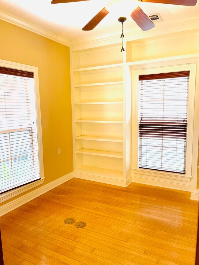 Building Photo - 3 Bedroom 2 Bath Home for Lease