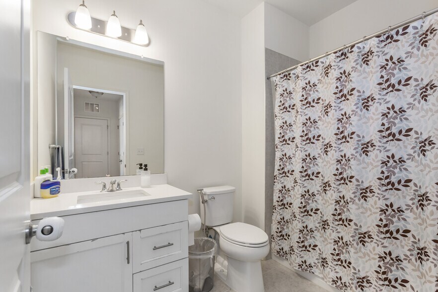 Building Photo - 293 Bradley Dr