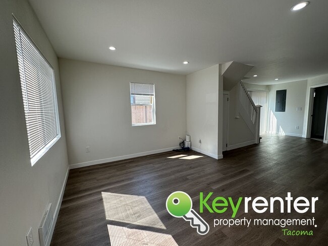 Building Photo - Astonishing 4Bed/2.5Bath Tacoma Home