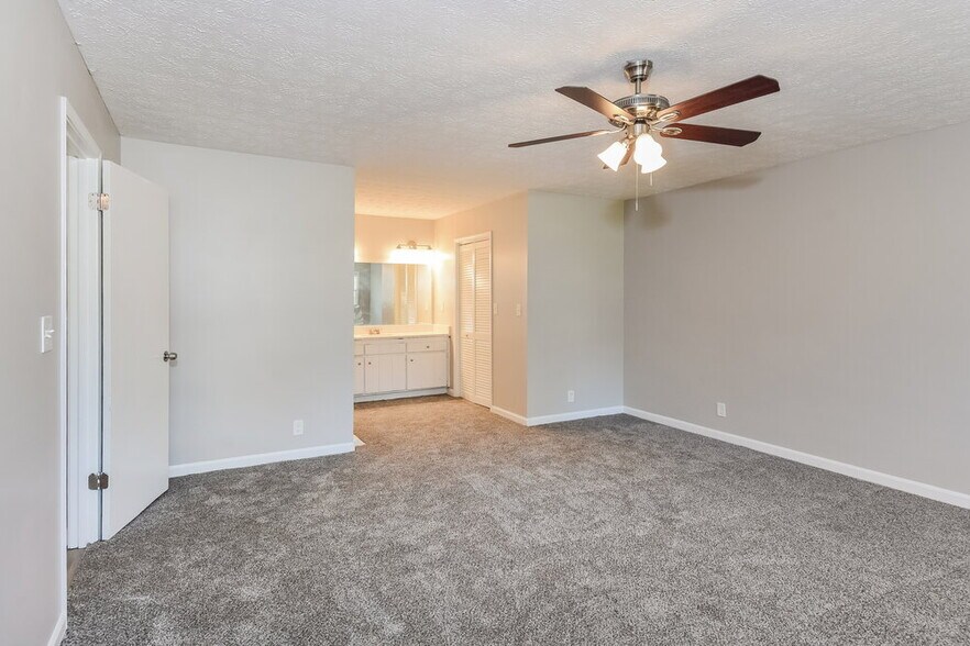 Building Photo - 2885 Kellogg Creek Rd