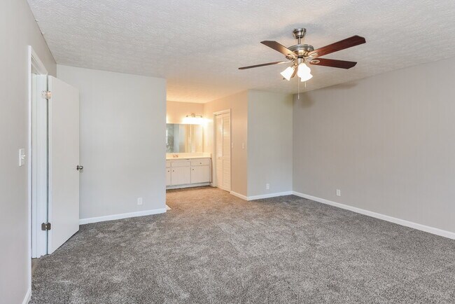 Building Photo - 2885 Kellogg Creek Rd