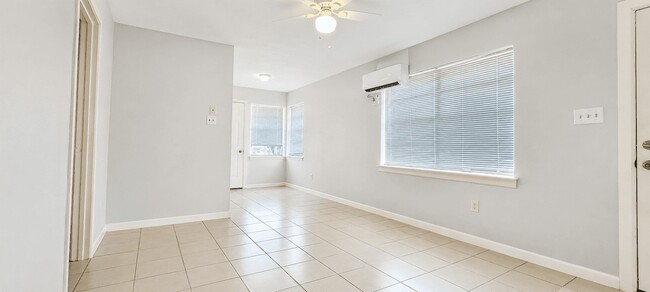 Building Photo - 7818 Oak Knoll Ln
