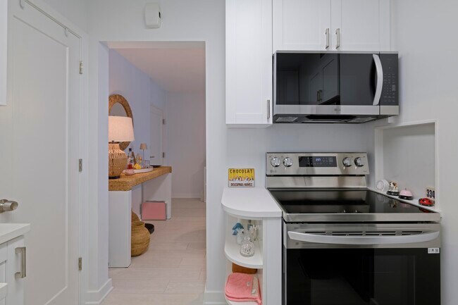 Building Photo - 170 N Ocean Blvd