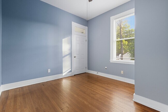 Building Photo - 5821 Royal Oak Ave
