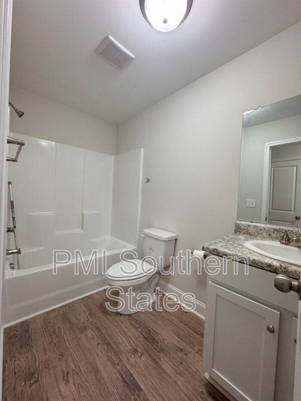 Building Photo - 204 Walnut Hill Dr