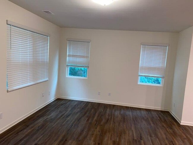 Building Photo - 3063 Tarian Way