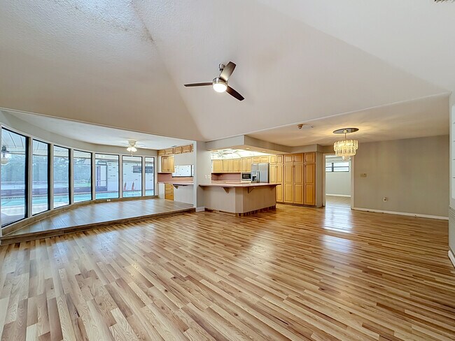 Building Photo - 609 Howard Ave
