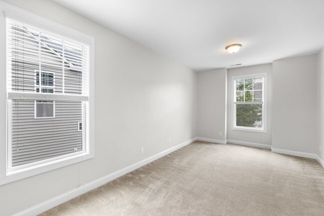 Building Photo - 1416 Sabino Dr