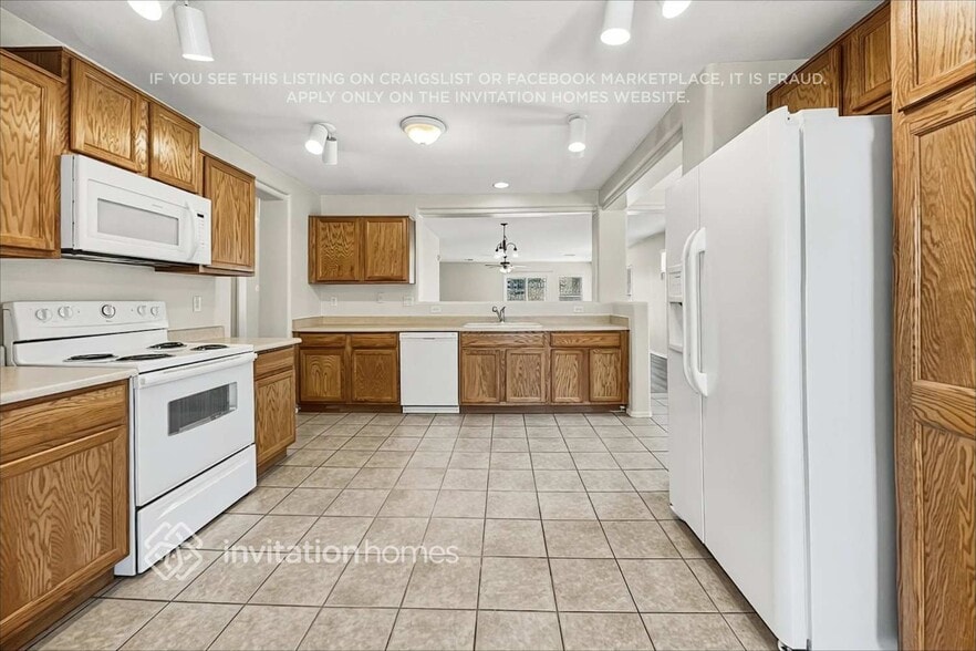Building Photo - 43893 W Cowpath Rd