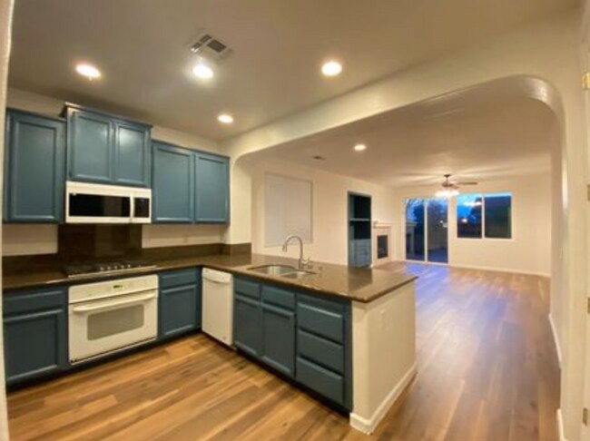 Building Photo - Amazing (Natomas) 4/2 Single Story!  Please read ad for viewings.