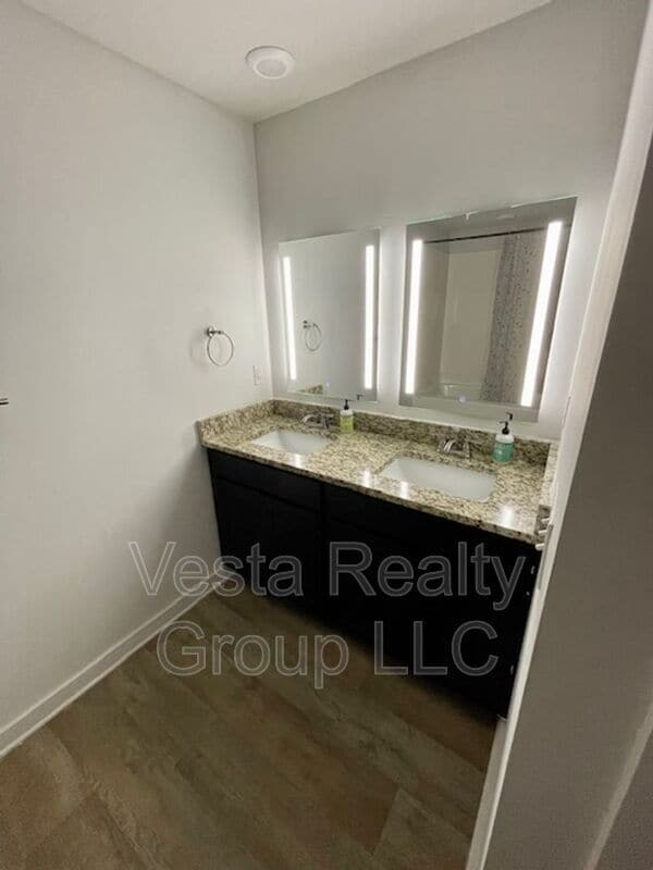 Building Photo - 909 Teabiscuit Wy