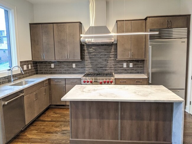 Building Photo - Luxury Townhome in Desirable Germantown Neighborhood