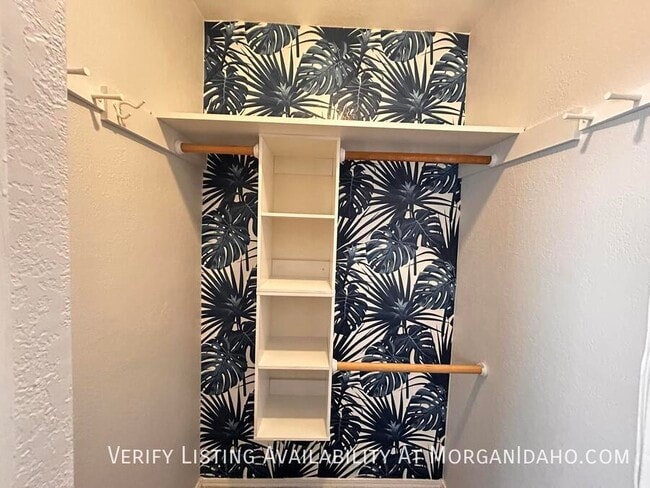 Building Photo - 6820 W Irving Ln