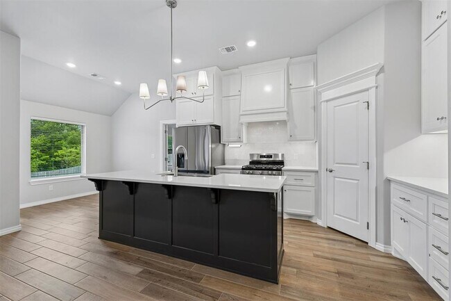 Building Photo - 16129 Villa Valeria Way