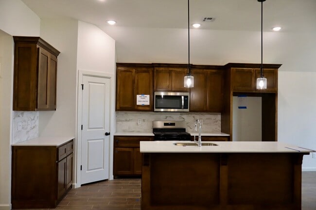 Building Photo - Brand New Home Shawnee OK. First Month Free!