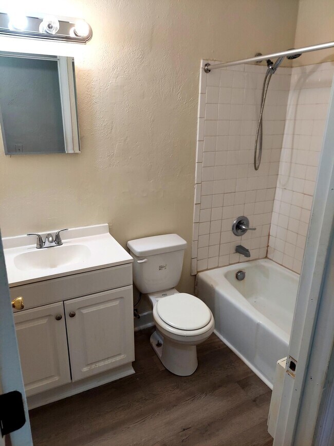 2635 Uwharrie Duplex 2635 Uwharrie Rd High Point NC 27263 Apartment