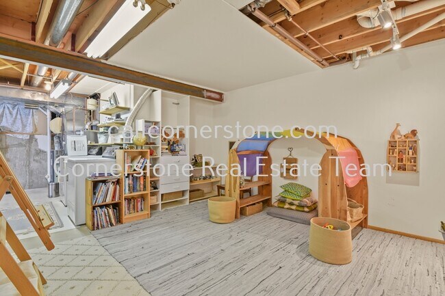 Building Photo - 8640 Boxelder Dr