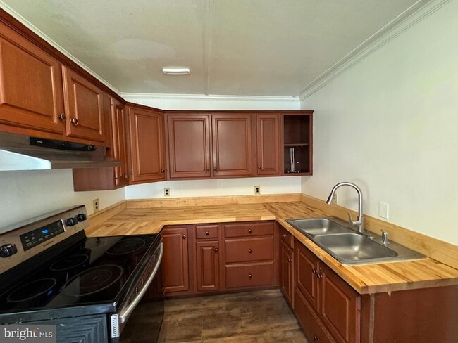 Building Photo - 1005 Manning Dr