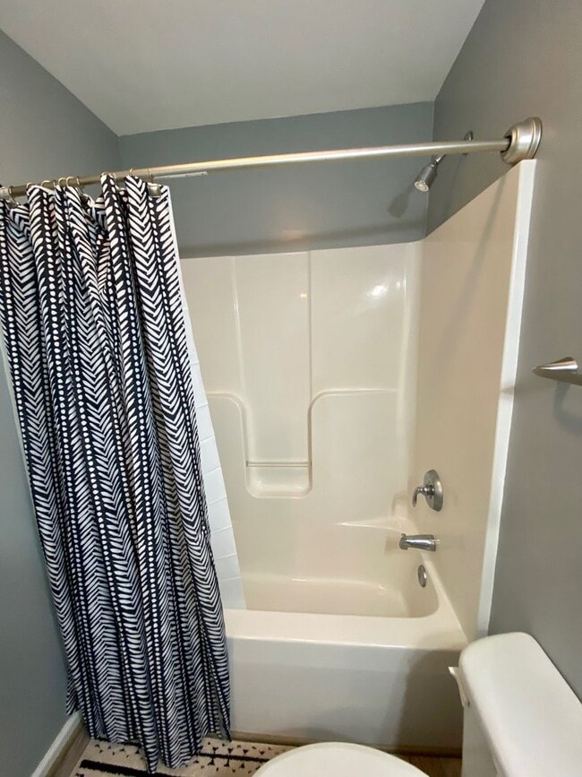 Building Photo - West AVL - Spacious Home in Scenic Bluff Subdivision