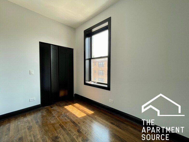 Building Photo - 2648 W Augusta Blvd