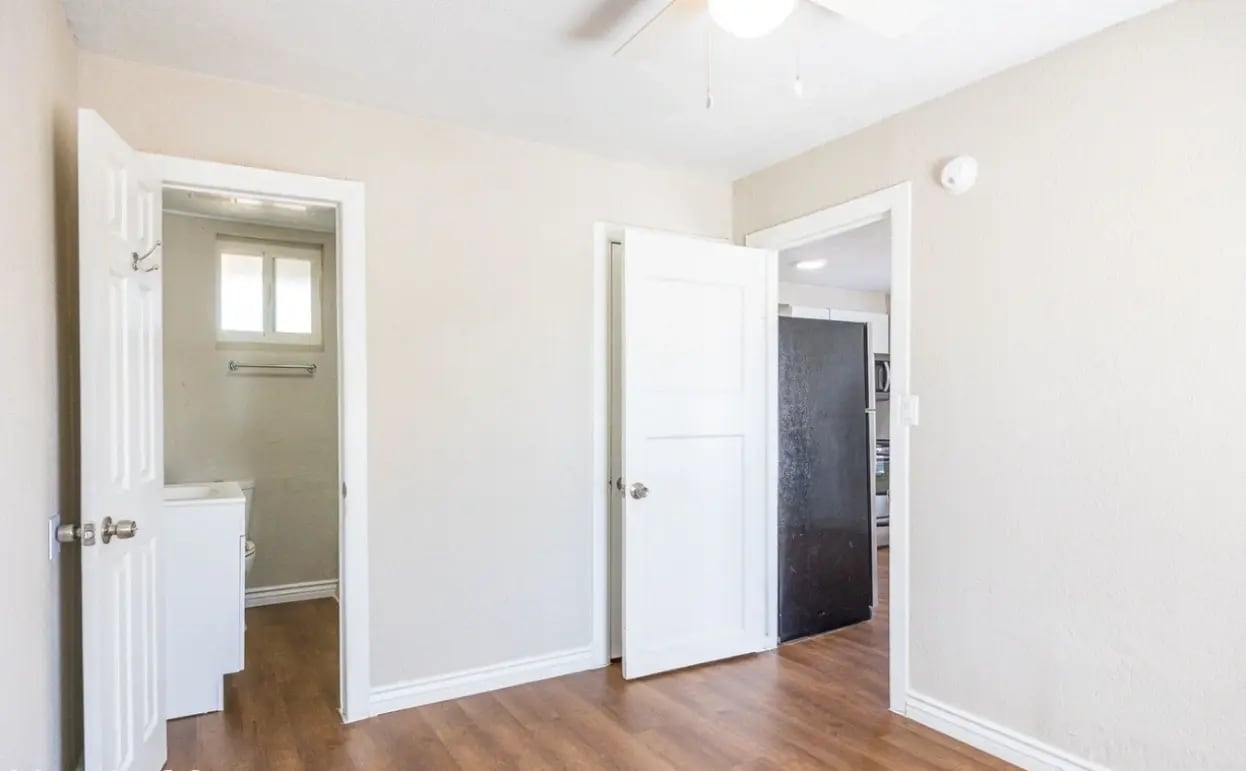 Building Photo - 809 N Arbor Ave