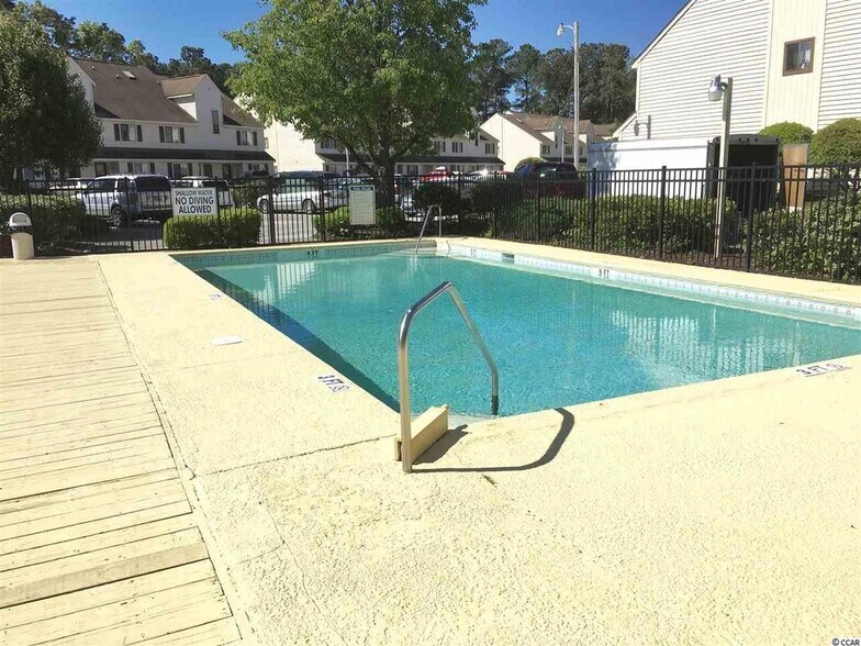 Building Photo - 510 Fairwood Lakes Dr