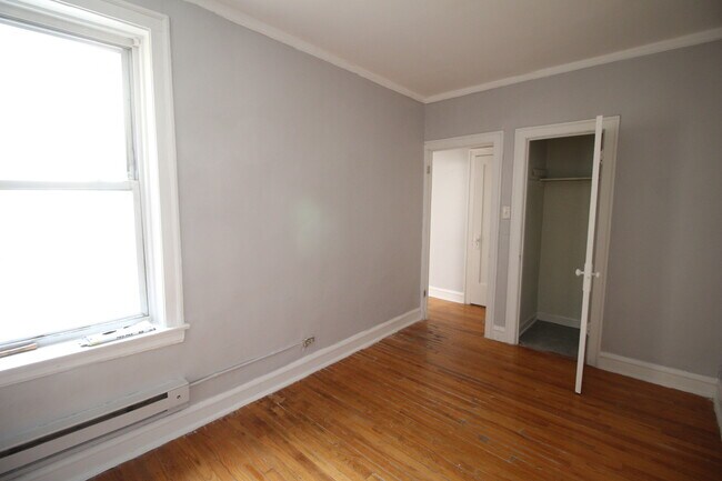 Building Photo - 4811 N Harding Ave