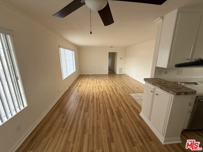 Building Photo - 18600 Burbank Blvd