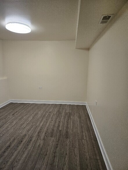 Building Photo - 1309 S Komensky Ave