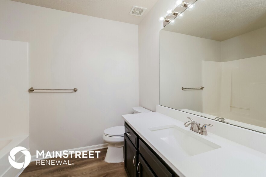 Building Photo - 1607 Christi Ln