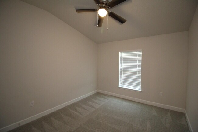 Building Photo - 705 Kylar Dr NW