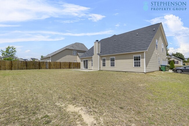 Building Photo - Freshly Remodeled 5 Bedroom with Primary B...