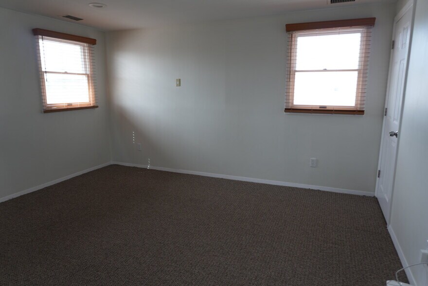 Building Photo - 132 Carle Rd