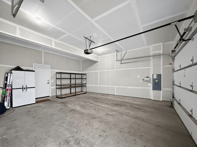 Building Photo - 2821 Garden Ave N