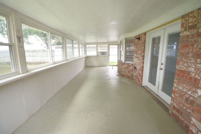 Building Photo - 1608 S 1st Pl
