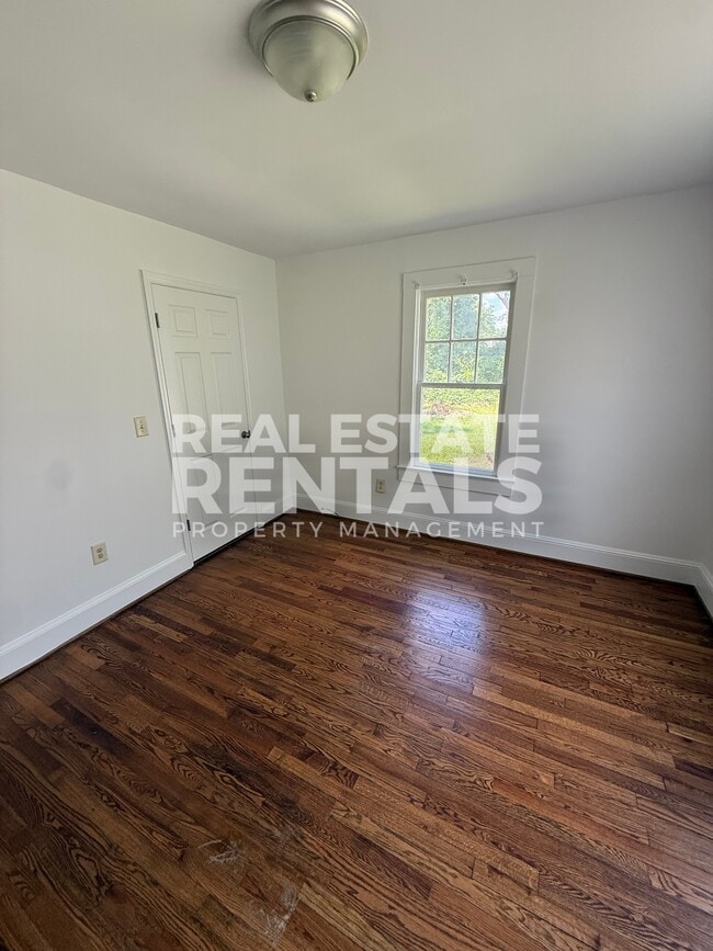 Building Photo - 1224 Robinson Ave