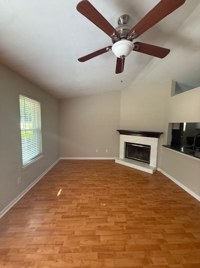 Building Photo - 124 Whetherbine Way W