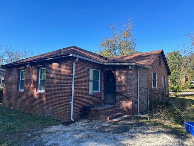 Building Photo - Charming 3-bedroom, 1-bathroom home located in Columbus, GA