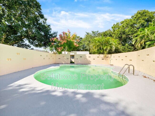 Building Photo - 7740 Pine Lake Dr