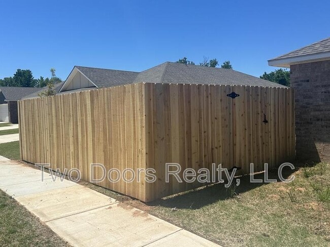 Building Photo - 1009 Ichabod Cir