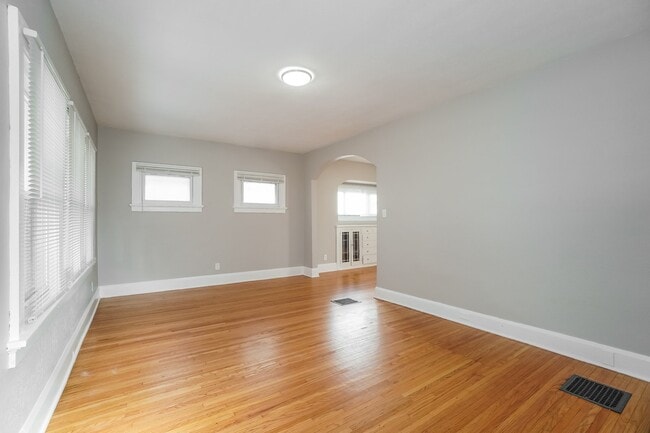 Building Photo - 737 Hampton Ave