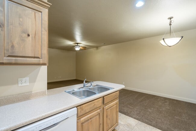Building Photo - Spacious 2 Bedroom Hurricane Townhome Near...