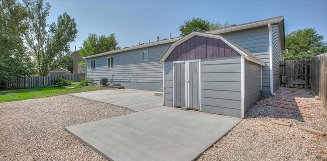 Building Photo - 747 Ponderosa Dr