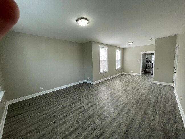 Building Photo - 5319 W Fullerton Ave