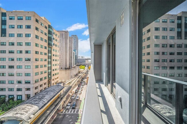 Building Photo - 121 NE 5th St