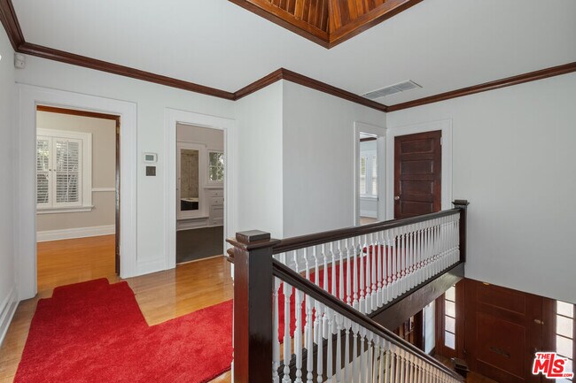 Building Photo - 317 S Norton Ave