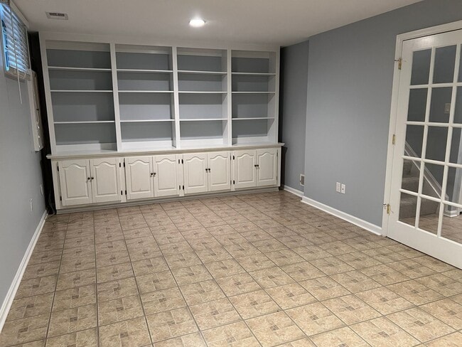 Building Photo - Stunning Three Finished Level Townhome Clo...