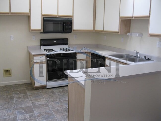 Building Photo - 970-972 Crisp Dr