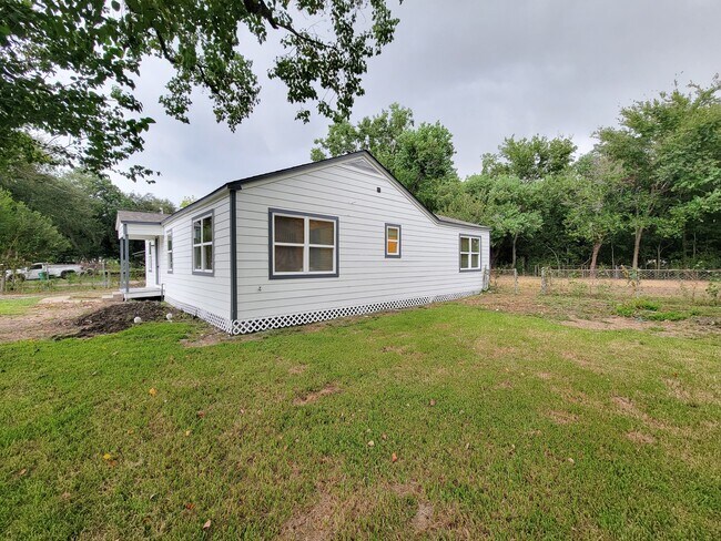 Building Photo - 2503 Holly Ave
